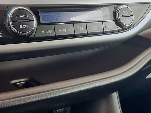 Used 2015 Toyota Highlander XLE AWD/4WD image 14