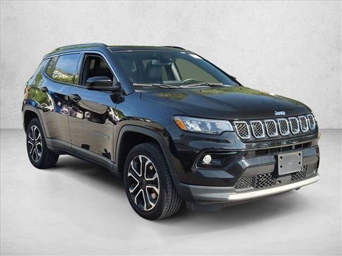 Used 2023 Jeep Compass Limited w/ Sun and Sound Group AWD/4WD image 3