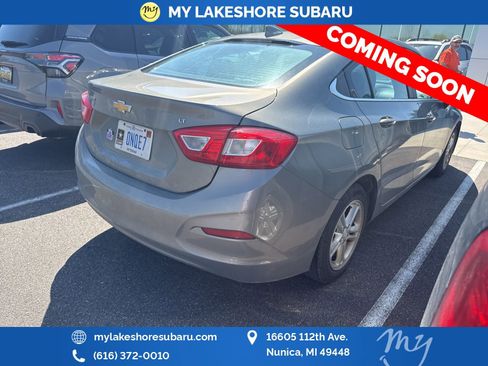 Used 2017 Chevrolet Cruze LT FWD image 6