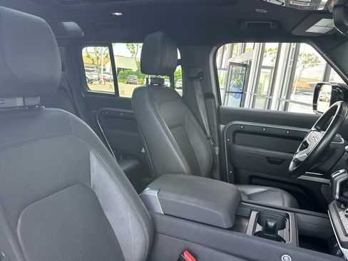 Used 2023 Land Rover Defender 110 SE image 31