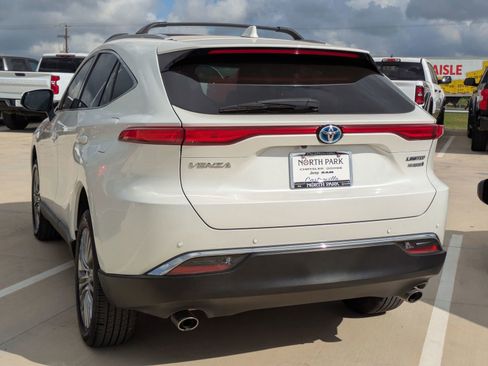 Used 2021 Toyota Venza Limited image 5