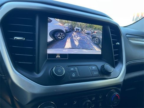 Used 2023 GMC Acadia SLT image 16