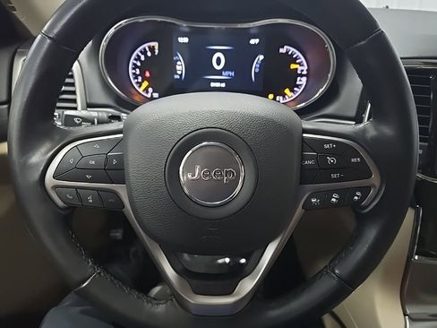 Used 2022 Jeep Grand Cherokee Laredo E image 18