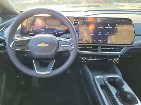 New 2026 Chevrolet Equinox EV LT image 4