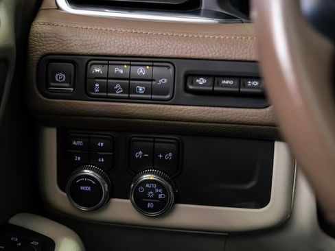 Used 2022 GMC Yukon XL Denali image 31