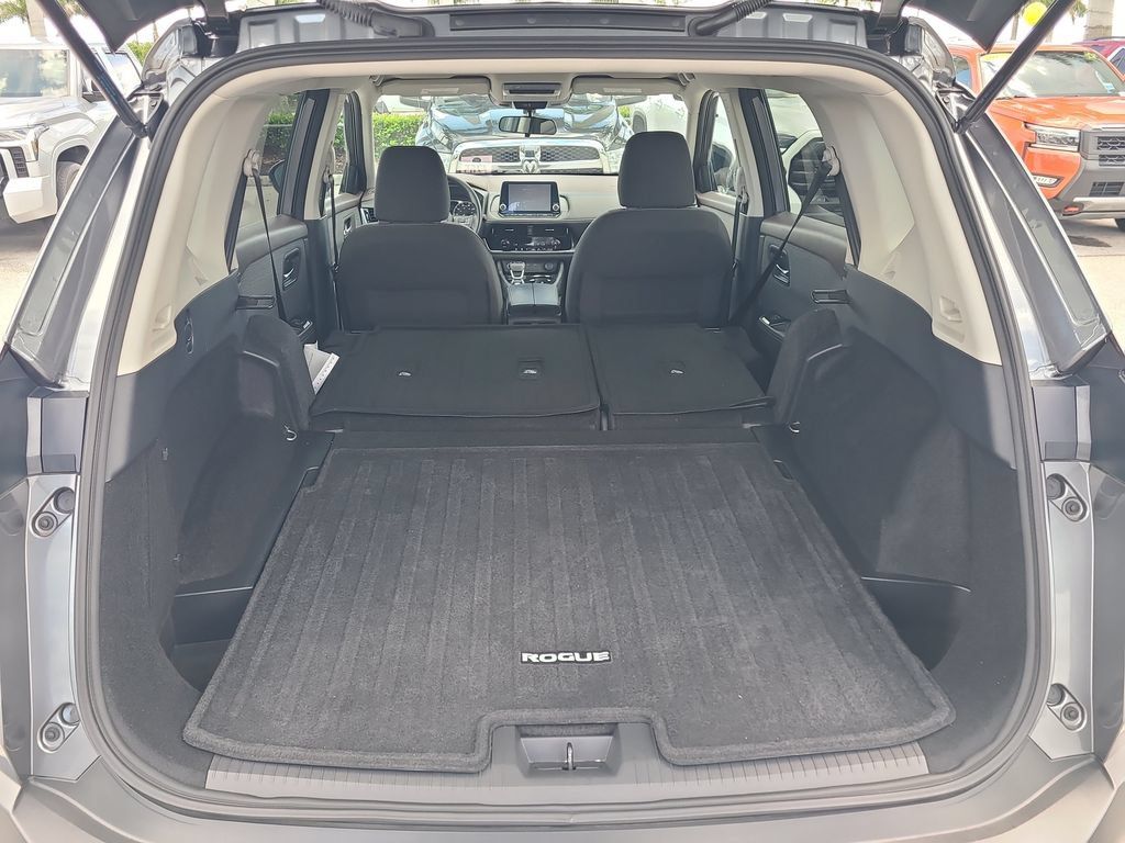 Certified 2021 Nissan Rogue SV FWD image 12