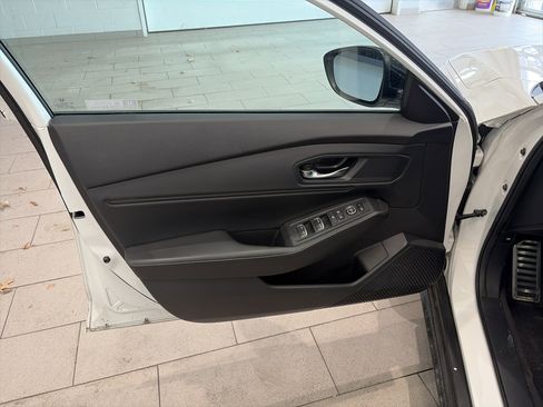 Used 2023 Honda Accord Sport image 9