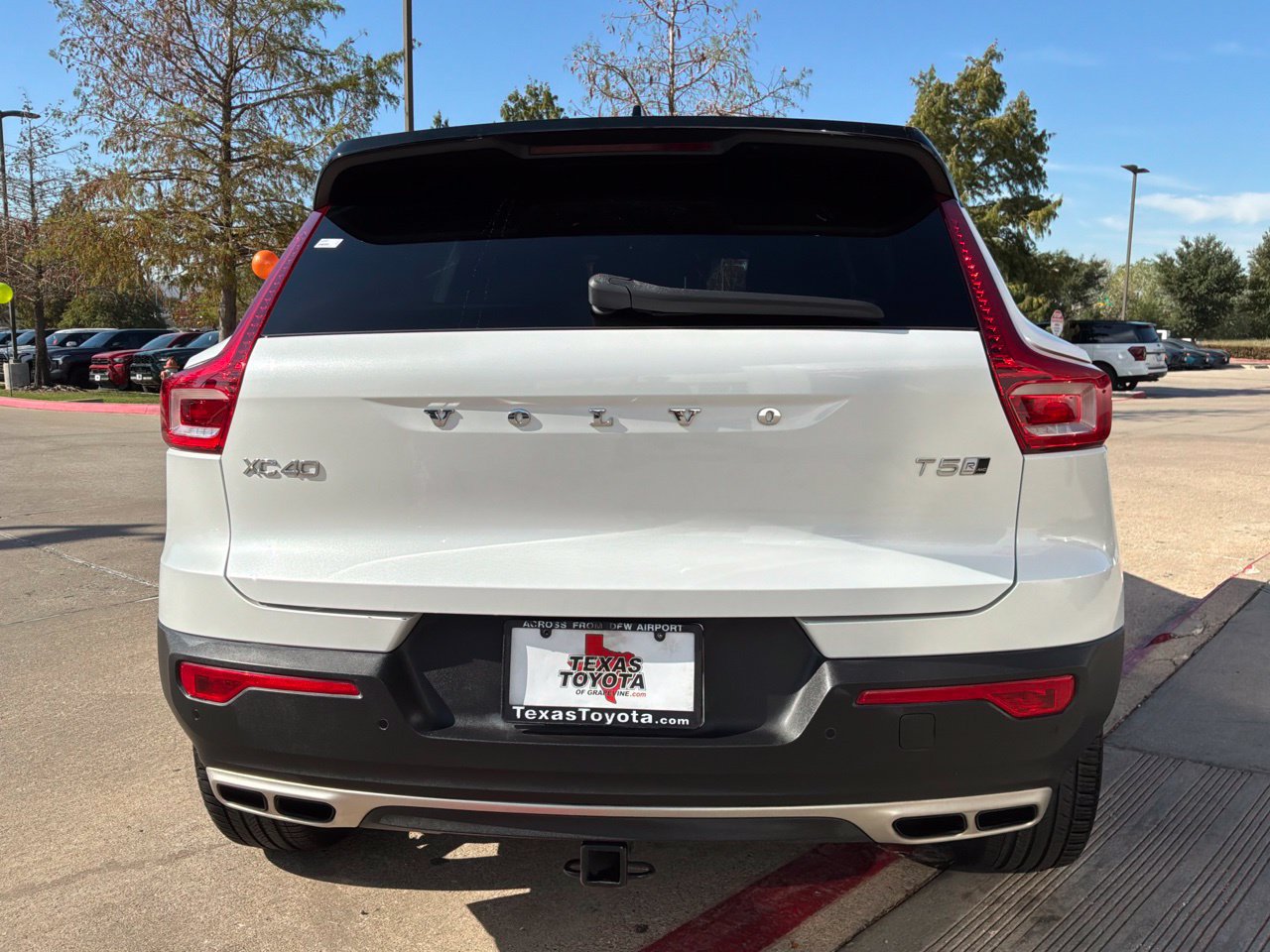 Used 2019 Volvo XC40 T5 R-Design AWD/4WD image 7