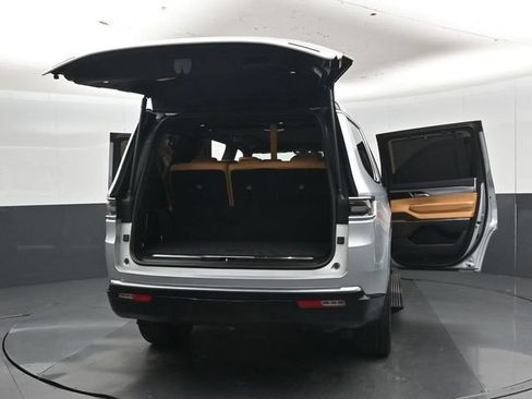 Used 2022 Jeep Grand Wagoneer Series III w/ HD Trailer Tow Package AWD/4WD image 60