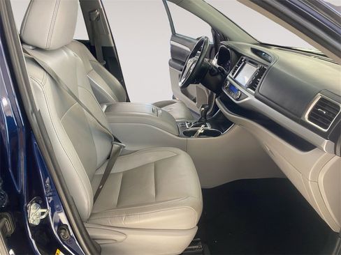 Used 2016 Toyota Highlander XLE image 14