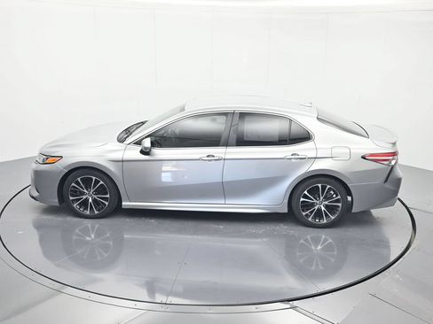 Used 2020 Toyota Camry SE w/ Convenience Package FWD image 35