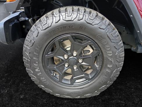 Used 2021 Jeep Gladiator Sport AWD/4WD image 15