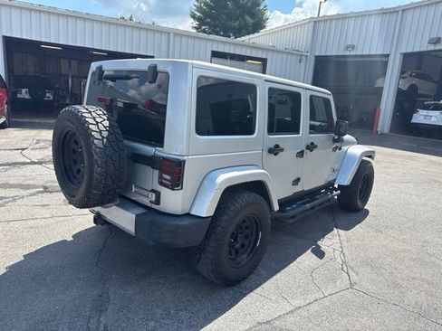 Used 2012 Jeep Wrangler Unlimited Sahara AWD/4WD image 8