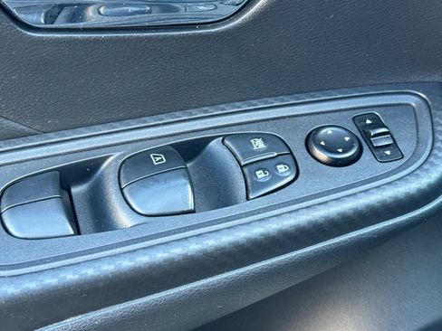 Used 2020 Nissan Versa SV image 13