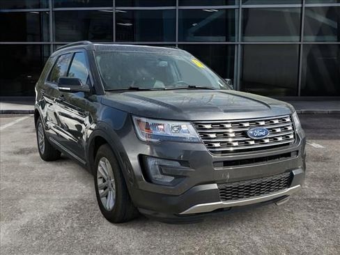 Used 2017 Ford Explorer XLT w/ Equipment Group 202A image 2