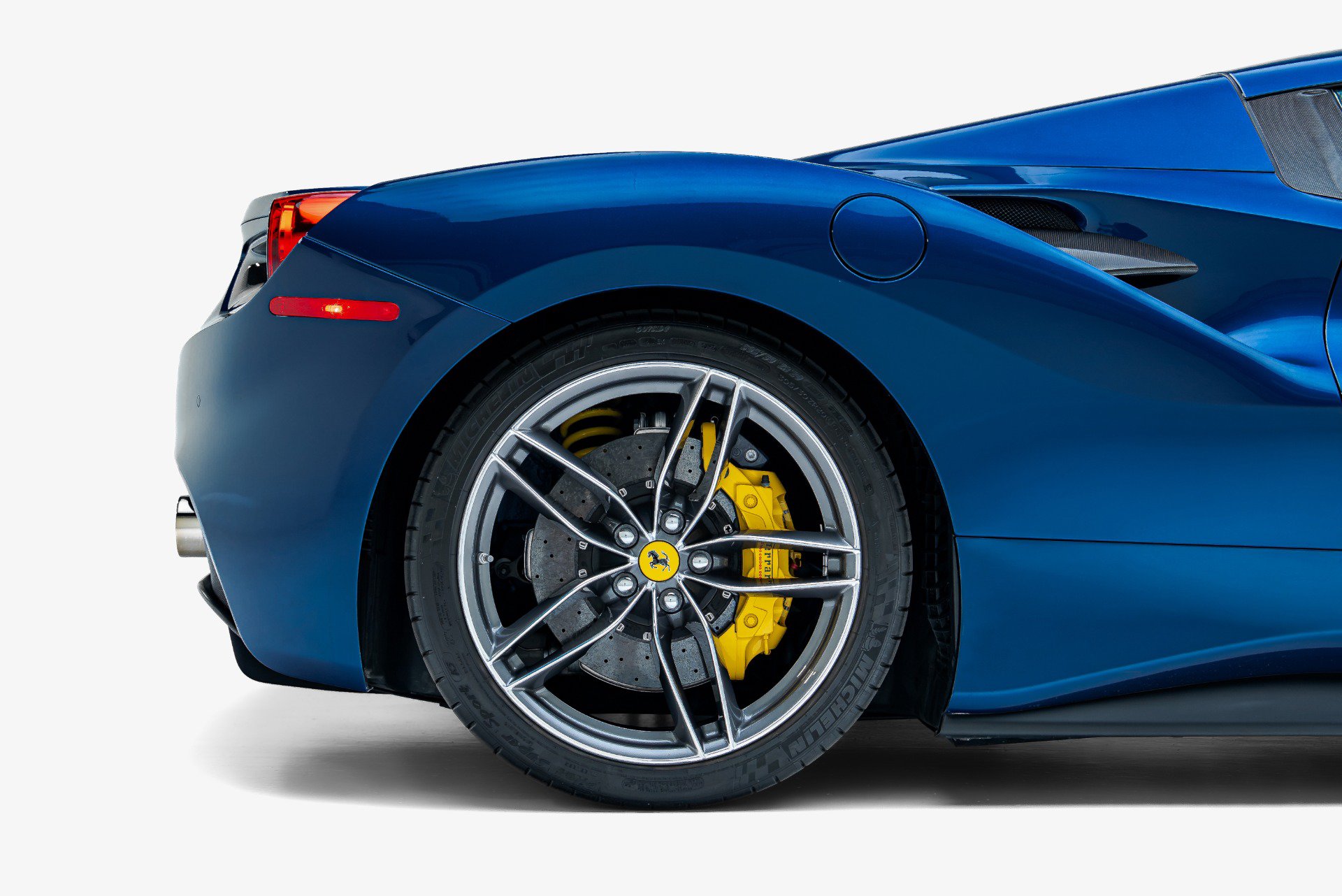 Used 2019 Ferrari 488 Spider RWD image 21