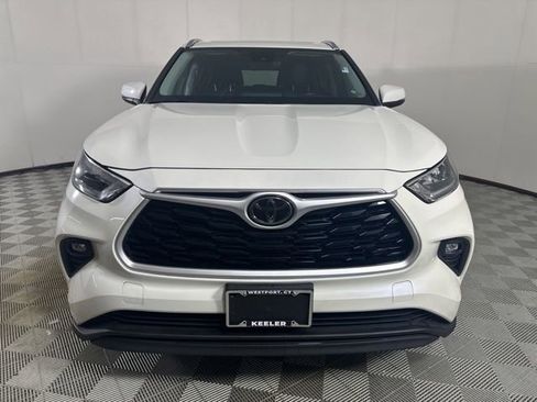 Used 2020 Toyota Highlander XLE AWD/4WD image 2