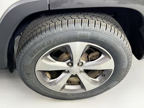 Used 2022 Jeep Cherokee Limited AWD/4WD image 30