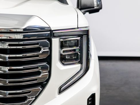 Used 2023 GMC Sierra 1500 Denali w/ Denali Reserve Package AWD/4WD image 5