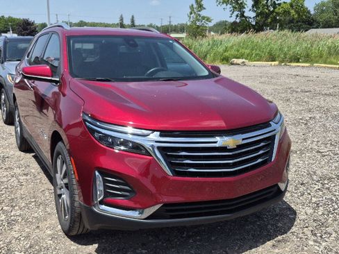 Used 2023 Chevrolet Equinox Premier FWD image 2
