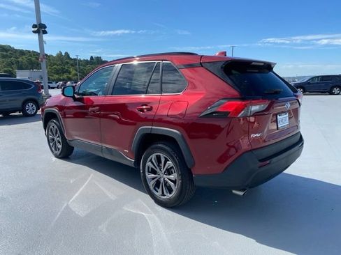 Certified 2022 Toyota RAV4 XLE Premium AWD/4WD image 10