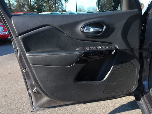 Used 2023 Jeep Cherokee Altitude Lux image 22