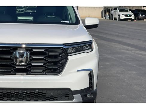 Certified 2025 Honda Pilot EX-L image 51