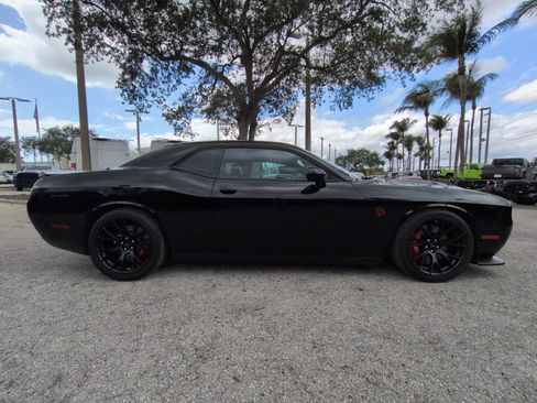 Used 2016 Dodge Challenger SRT Hellcat RWD image 4