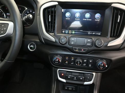 Used 2024 GMC Terrain SLT w/ Tech Package FWD image 29