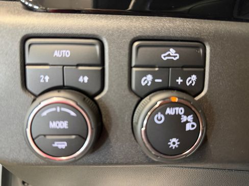 Used 2023 Chevrolet Silverado 1500 LT AWD/4WD image 26