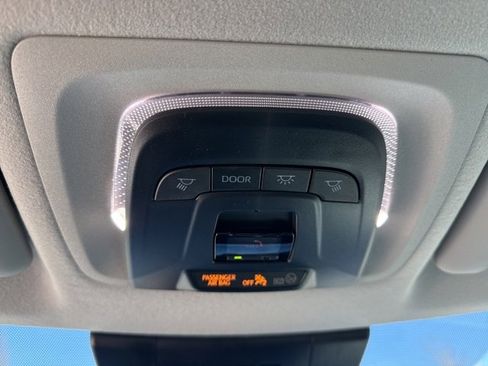 Used 2025 Toyota Corolla Cross L image 28