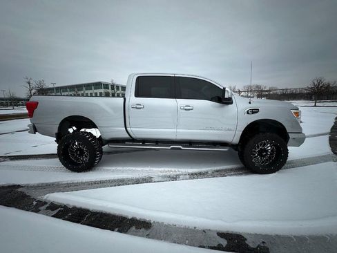 Used 2017 Nissan Titan SL w/ Chrome Package image 2