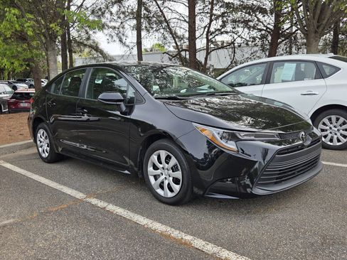 Used 2023 Toyota Corolla LE image 1