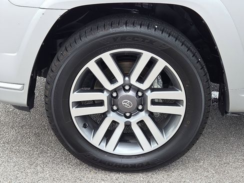 Used 2022 Toyota 4Runner TRD Sport AWD/4WD image 7