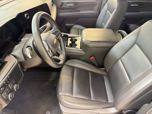 Used 2025 Chevrolet Tahoe LT AWD/4WD image 5
