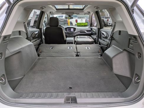 Certified 2022 GMC Terrain SLE w/ Driver Convenience Package AWD/4WD image 33