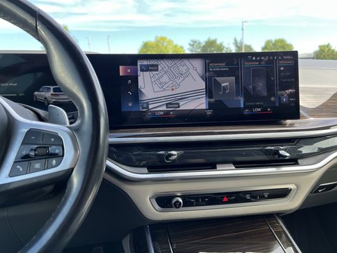 Used 2023 BMW X7 xDrive40i w/ Executive Package AWD/4WD image 18