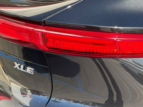 Used 2023 Toyota Venza XLE image 36