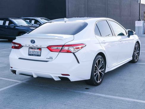 Certified 2020 Toyota Camry SE FWD image 4