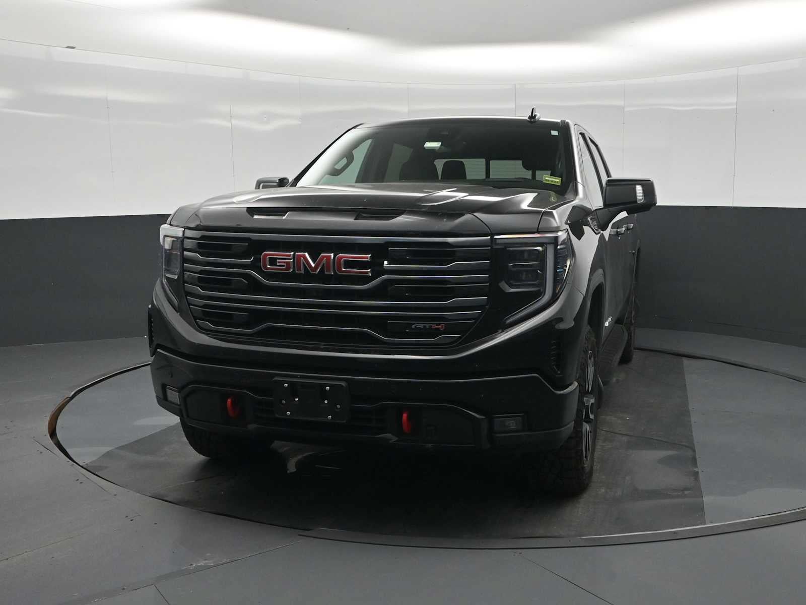 Used 2025 GMC Sierra 1500 AT4 w/ AT4 Premium Package AWD/4WD image 5