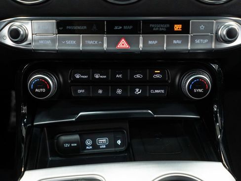 Used 2021 Kia Stinger GT1 image 19