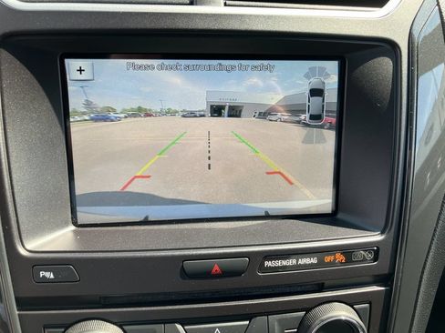 Used 2017 Ford Explorer XLT w/ Equipment Group 202A AWD/4WD image 11