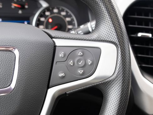 Used 2022 GMC Acadia SLE image 8