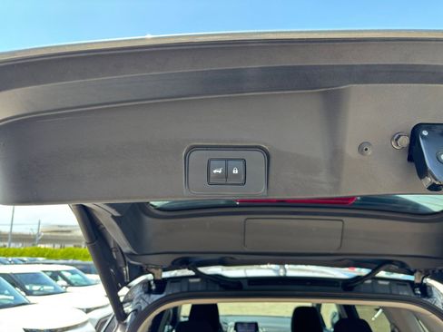 Used 2025 Nissan Rogue SV FWD image 23