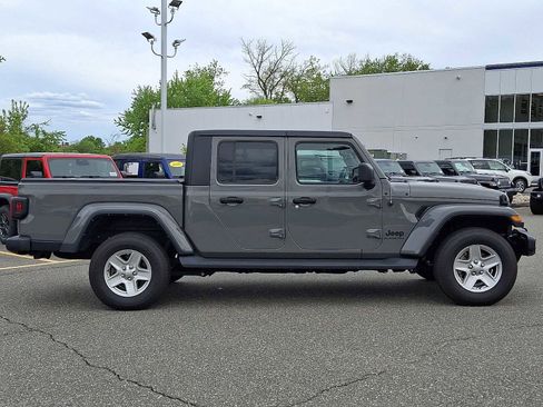 Used 2022 Jeep Gladiator Sport AWD/4WD image 7