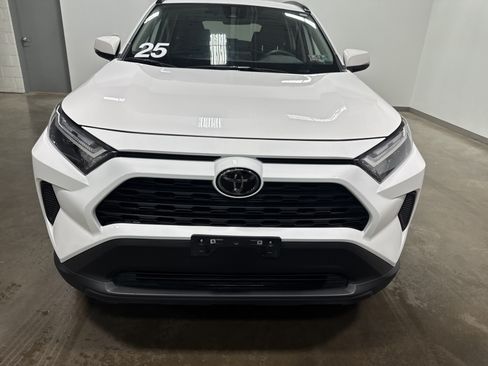 Used 2025 Toyota RAV4 XLE AWD/4WD image 8