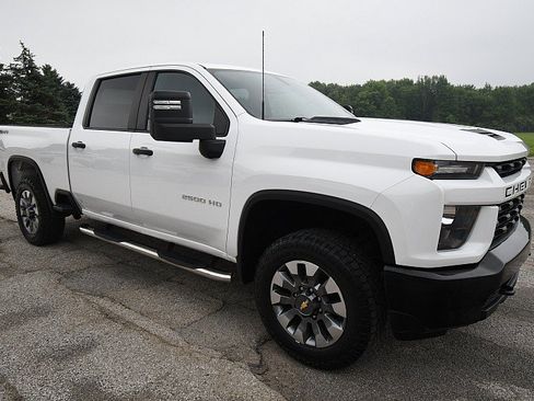 Used 2022 Chevrolet Silverado 2500 Custom AWD/4WD image 1
