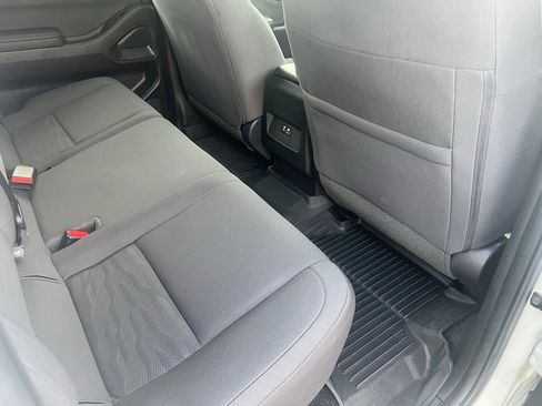 Used 2024 Nissan Frontier S image 9