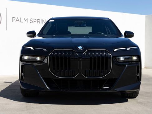 Used 2025 BMW 740i RWD image 4