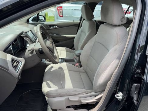 Used 2018 Chevrolet Cruze LT FWD image 8